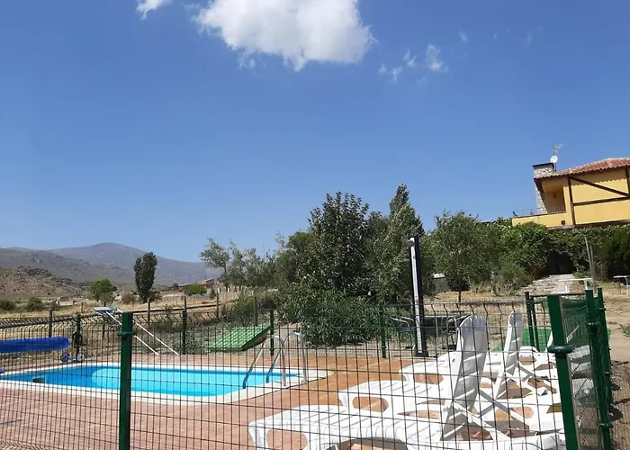 Hospederia La Serrota منزل ريفي Narros del Puerto