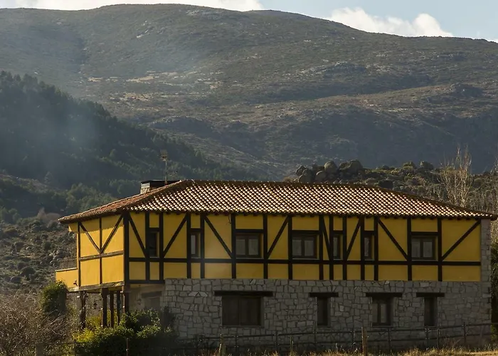 منزل ريفي Hospederia La Serrota *